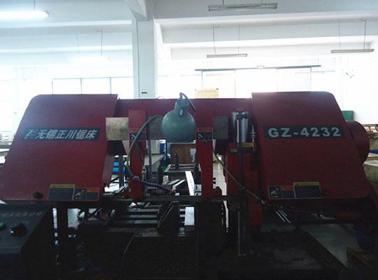 2 sawing machines - Wuxi GZ-4232